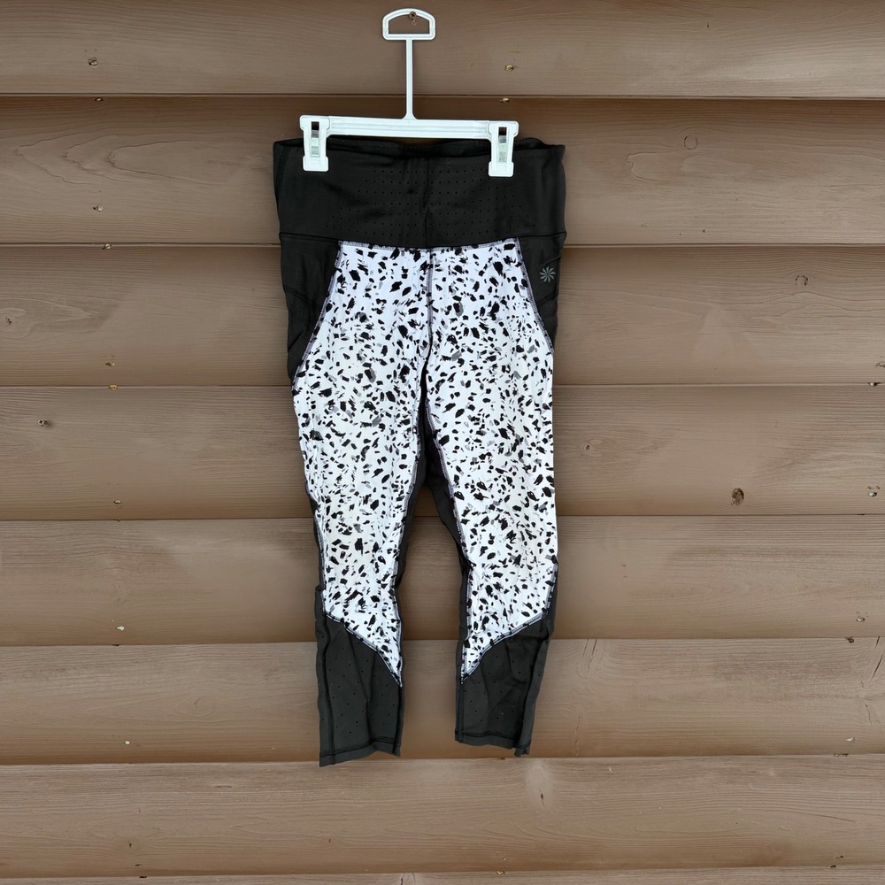 ATHLETA Printed Stealth Tru-Cool Leggings Women's Sz Small Breathable Capri‎